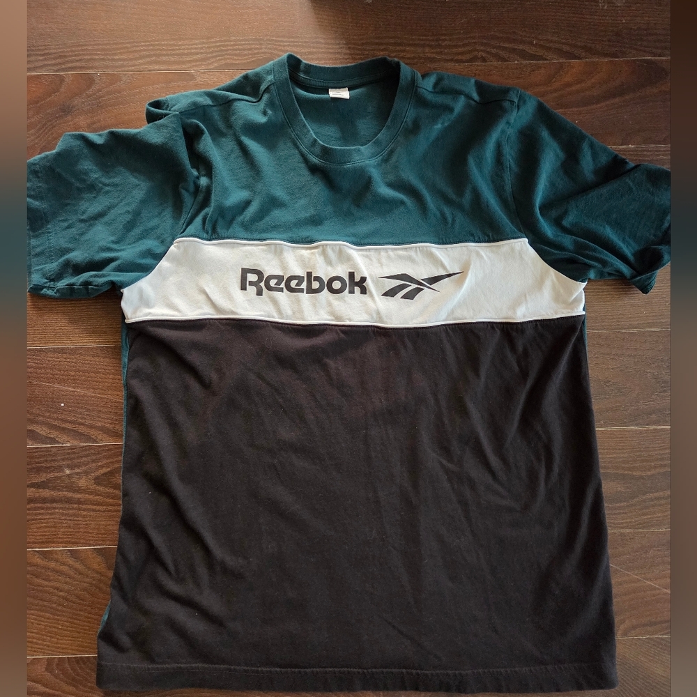 Green, White and Black Reebok T-Shirt- Size Large Vintage 90s